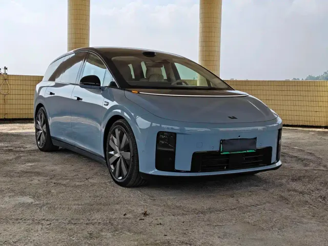 Li Auto i8 — Фото автомобиля 2