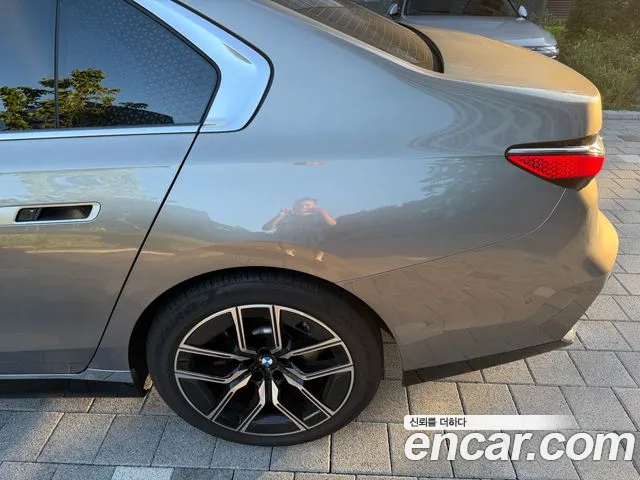 BMW 7 Series G70 — Фото автомобиля 8