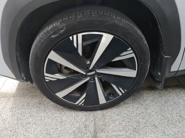 Geely Boyue L — Фото автомобиля 22