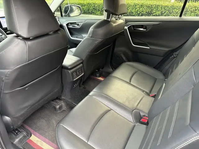 Toyota RAV4 — Фото автомобиля 10