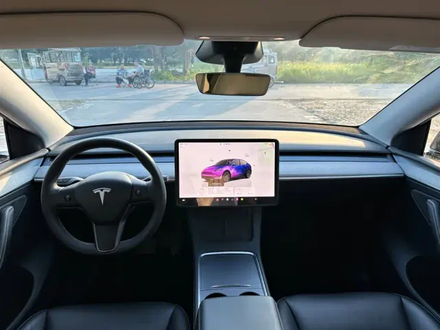 Tesla Model Y — Фото автомобиля 10