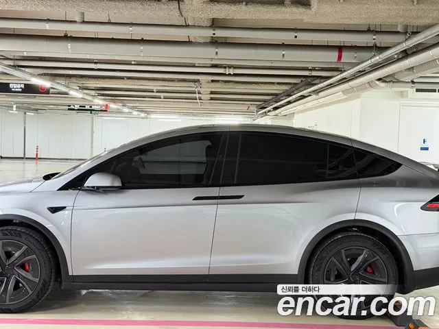 Tesla Model X — Фото автомобиля 3