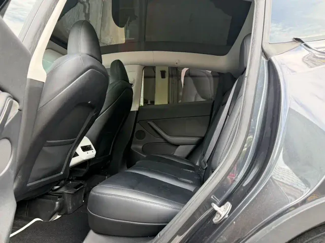 Tesla Model Y — Фото автомобиля 8