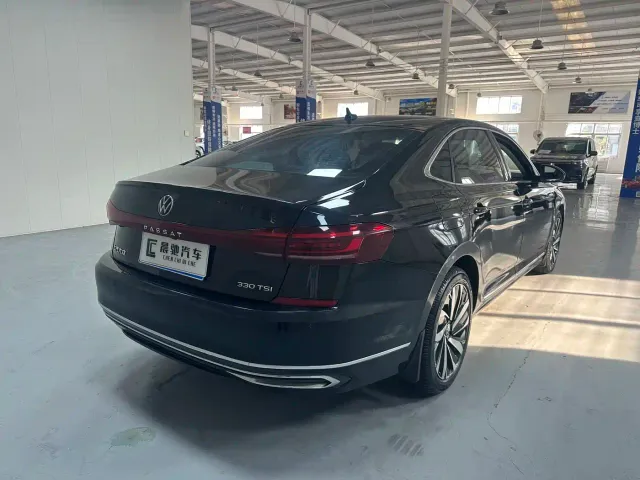 Volkswagen Passat — Фото автомобиля 4