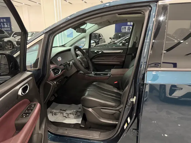 GAC Trumpchi M6 — Фото автомобиля 8