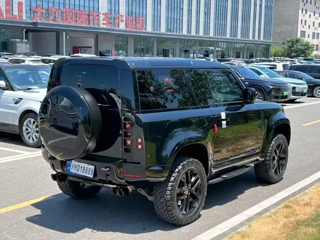 Land Rover Defender — Фото автомобиля 4