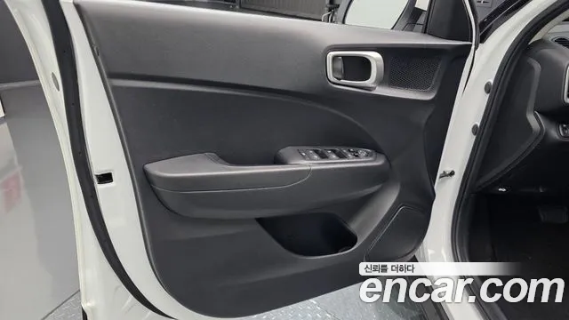 Hyundai Venue — Фото автомобиля 13