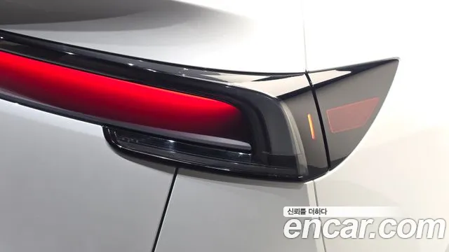 Tesla Model Y — Фото автомобиля 8
