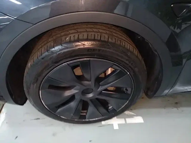 Tesla Model Y — Фото автомобиля 22