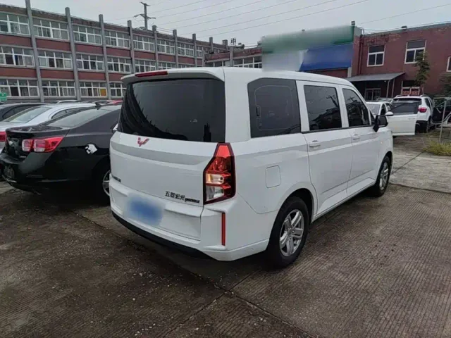 Wuling Hongguang Plus — Фото автомобиля 6
