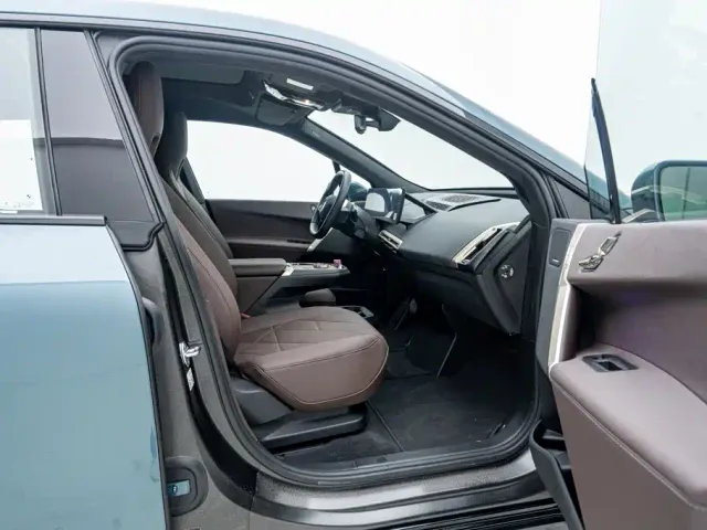 BMW iX — Фото автомобиля 18