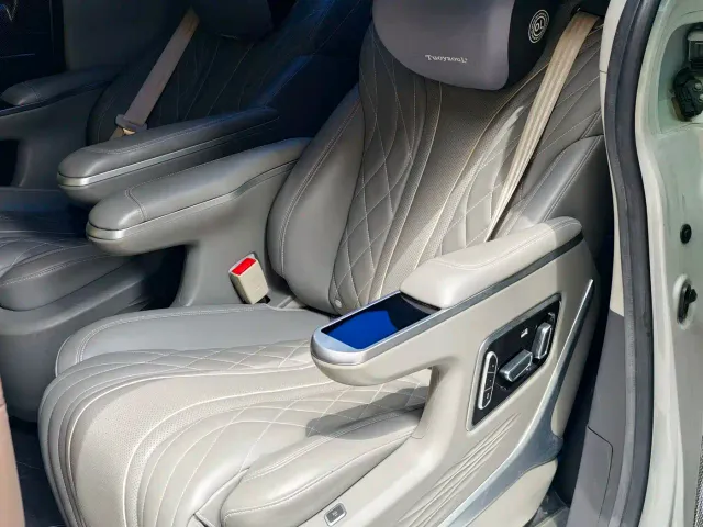 Toyota Sienna — Фото автомобиля 6