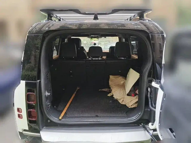 Land Rover Defender — Фото автомобиля 5