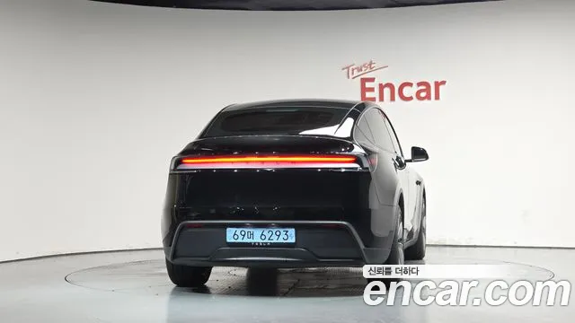 Tesla Model Y — Фото автомобиля 4