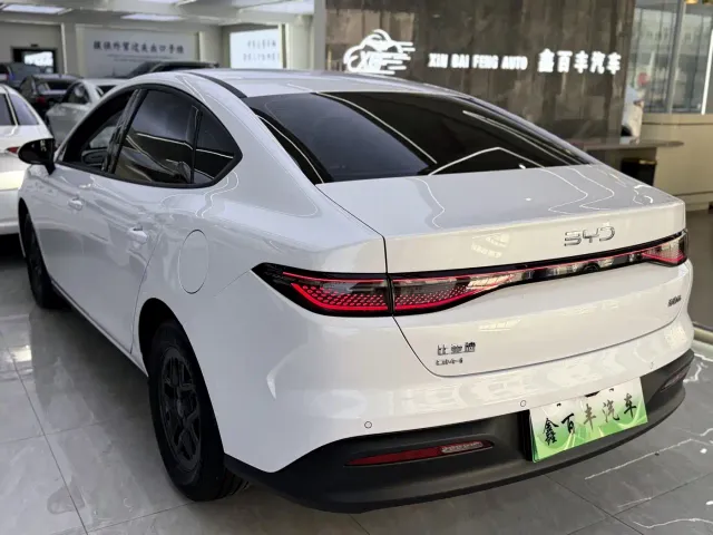 BYD Seal 05 DM-i — Фото автомобиля 8
