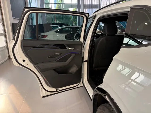 Volkswagen Tiguan L — Фото автомобиля 8