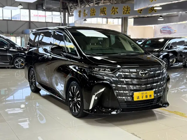 Toyota Alphard — Фото автомобиля 3