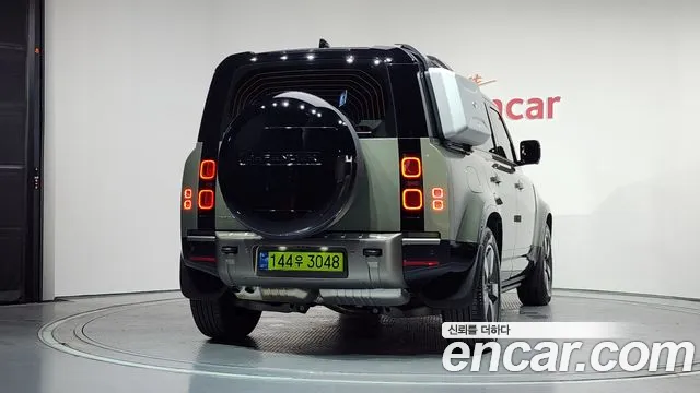 Land Rover Defender — Фото автомобиля 4