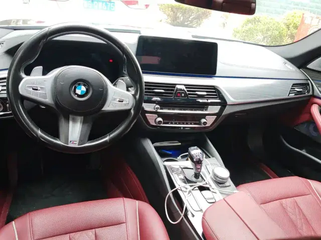 BMW 5 Series — Фото автомобиля 12