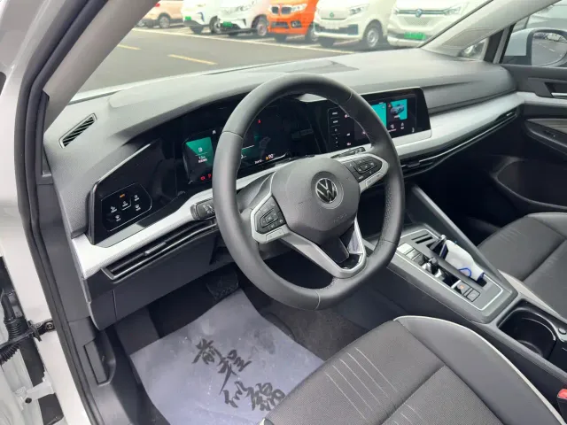 Volkswagen Golf — Фото автомобиля 8