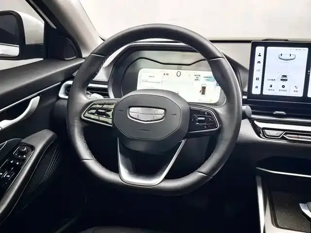 Geely Emgrand — Фото автомобиля 10