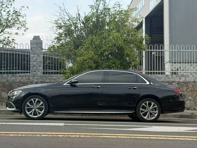 Mercedes-Benz E-Class — Фото автомобиля 6