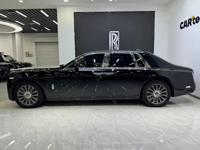 Rolls-Royce Phantom — Фото автомобиля 20