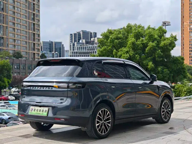 Leapmotor B10 — Фото автомобиля 16