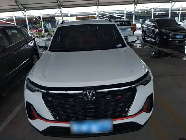 Changan CS35 Plus — Фото автомобиля 2
