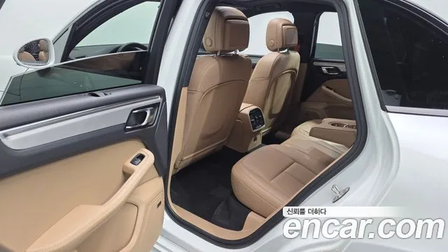 Porsche Macan — Фото автомобиля 12