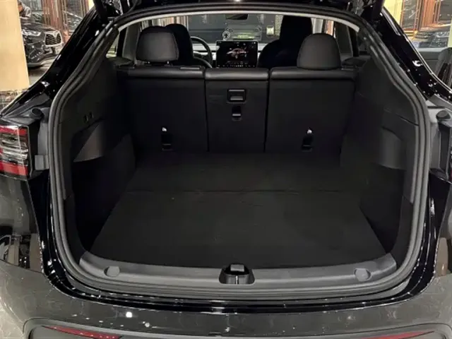 Tesla Model Y — Фото автомобиля 22