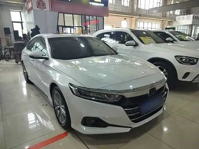 Honda Accord — Фото автомобиля 3