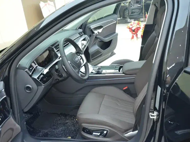 Audi A8 — Фото автомобиля 4