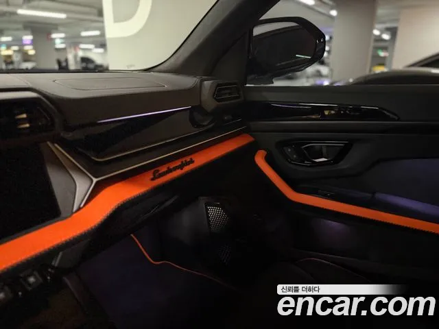 Lamborghini Urus — Фото автомобиля 10