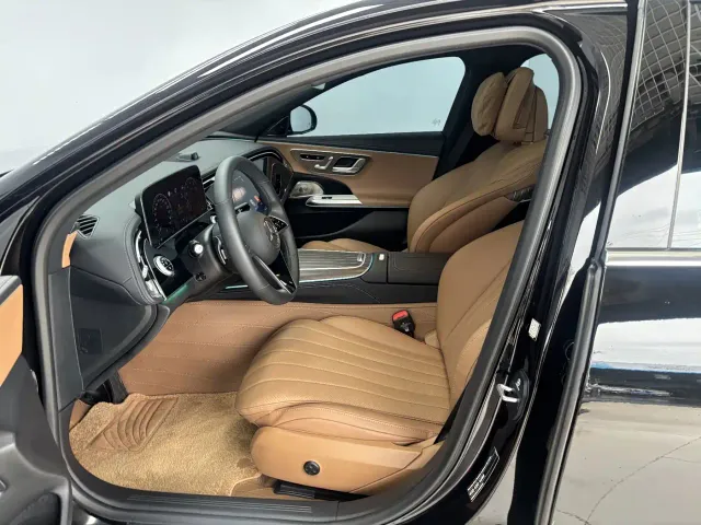 Mercedes-Benz E-Class — Фото автомобиля 13