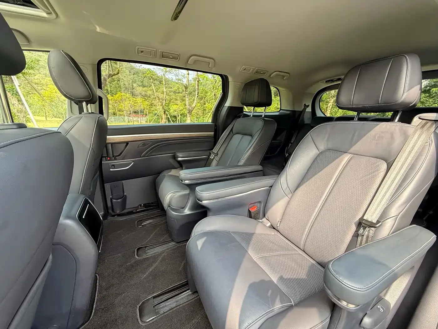 GAC Trumpchi Trumpchi M8 2023 Leading Series 390T Premium Edition — Фото автомобиля 6