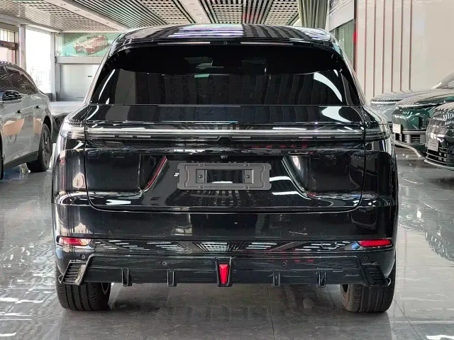 Li Auto L7 — Фото автомобиля 14