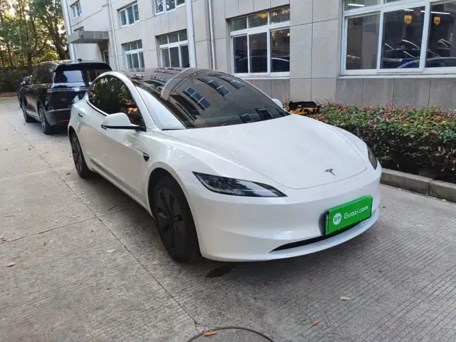 Tesla Model 3 — Фото автомобиля 3