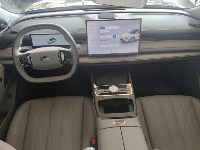 Geely Galaxy Xingyao 8 — Фото автомобиля 9