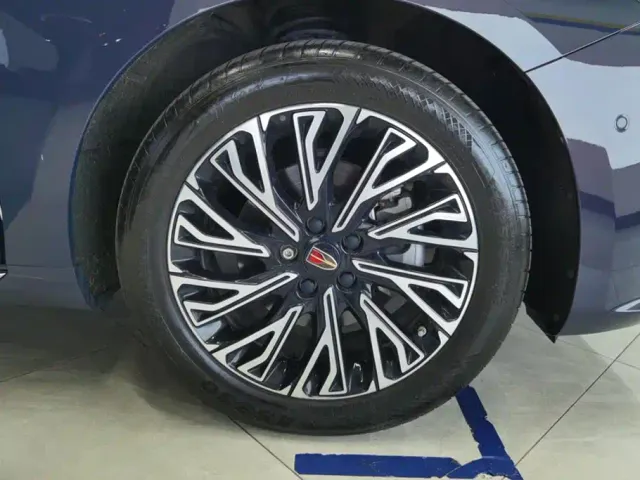 Hongqi H5 — Фото автомобиля 6