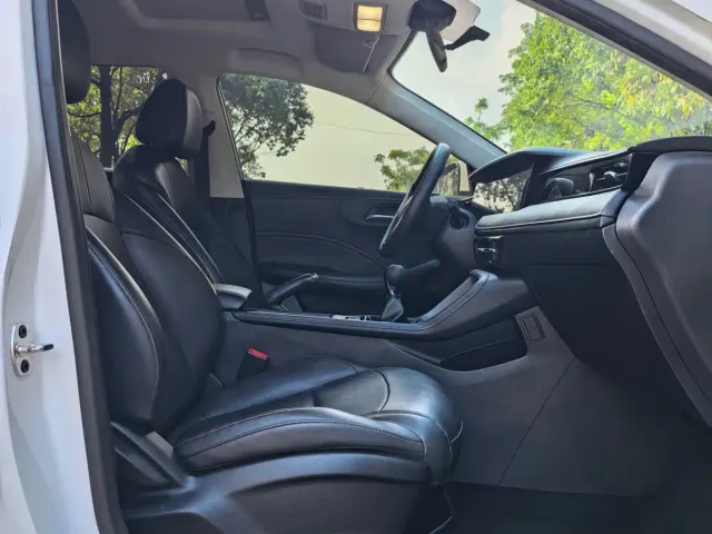 Roewe i5 — Фото автомобиля 15