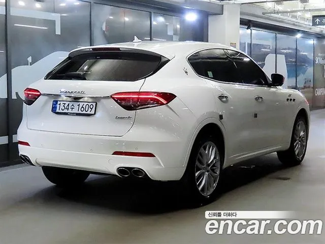 Maserati Levante — Фото автомобиля 4