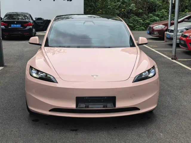 Tesla Model 3 — Фото автомобиля 2
