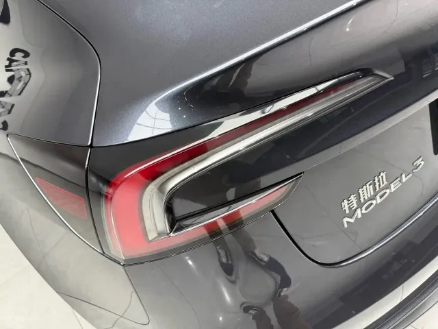 Tesla Model 3 — Фото автомобиля 16