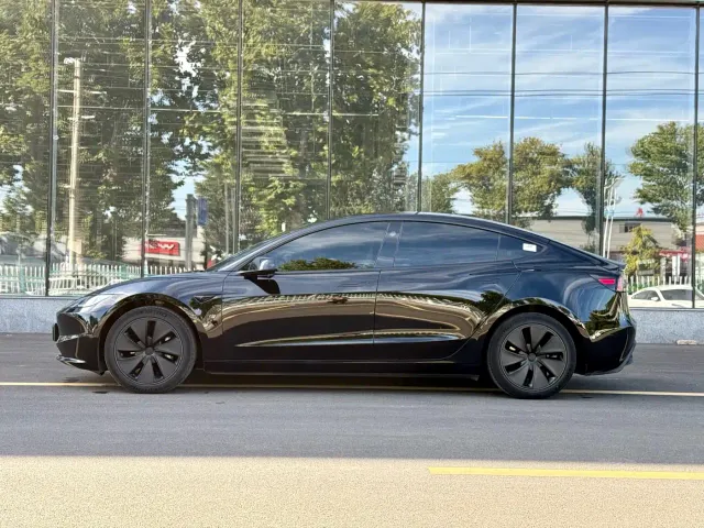 Tesla Model 3 — Фото автомобиля 6