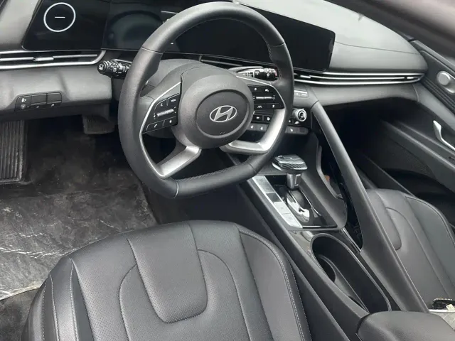Hyundai Elantra — Фото автомобиля 4