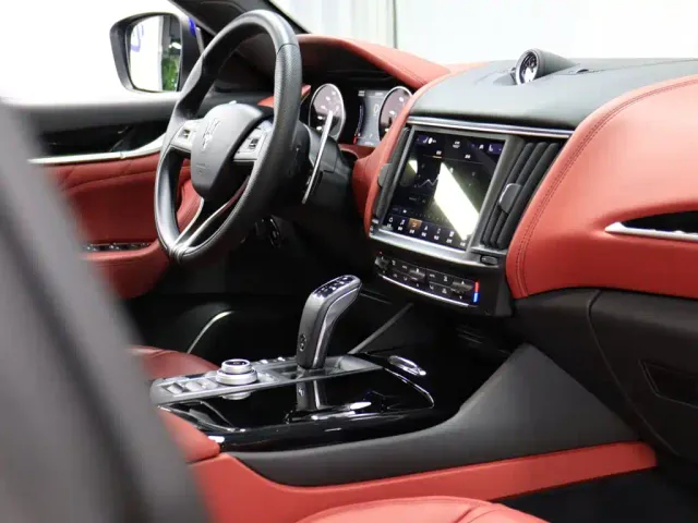 Maserati Levante — Фото автомобиля 23