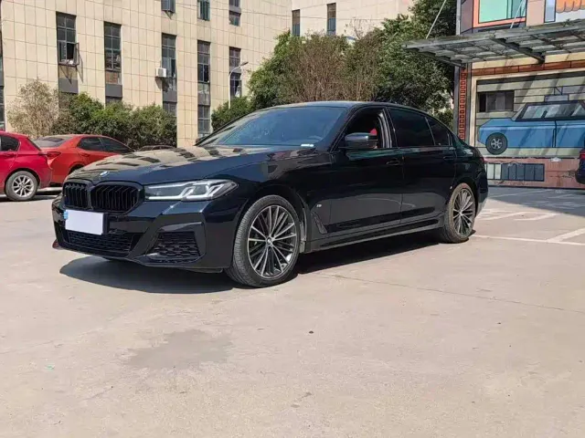Фотография автомобиля — BMW 5 Series