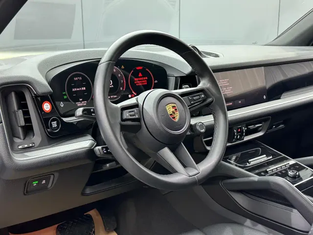 Porsche Cayenne — Фото автомобиля 11