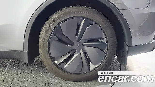 Tesla Model Y — Фото автомобиля 6